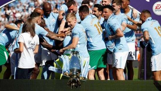 Зинченко на радостях уронил кубок чемпиона Англии