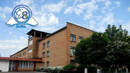 В черкасской школе на линейке 42 ребенка потеряли сознание