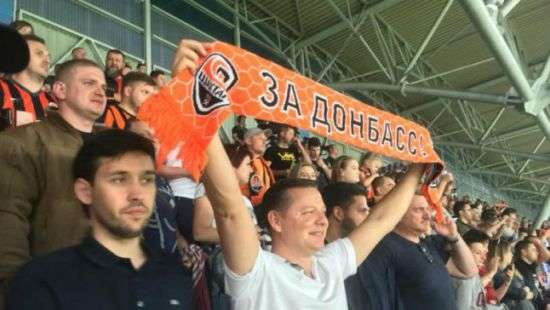 Ляшко на стадионе смотрел футбол, выбрасывая шелуху из-под семечек на пол (ВИДЕО)