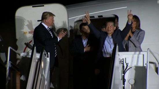 Отпущенные Ким Чен Ыном американцы вернулись в США