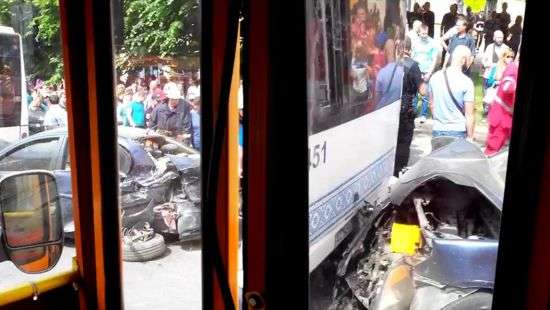 Столкнулись 10 авто и маршрутка: в Запорожье произошло масштабное ДТП (ВИДЕО)