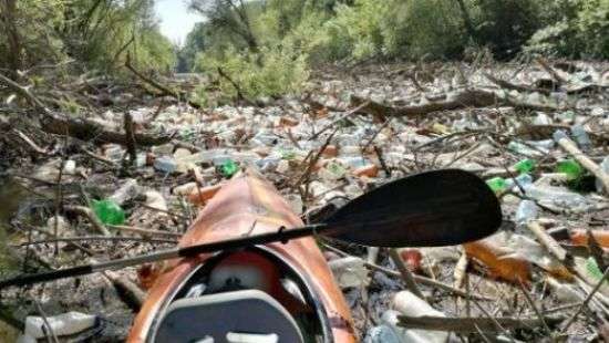 Мусор из Украины заблокировал реку в Словакии - ФОТО, ВИДЕО