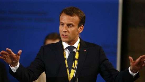 Макрона наградили премией Карла Великого