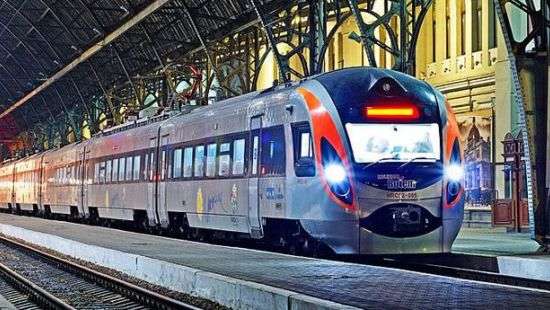 «Укрзализныця» хочет уровнять количество ночных и дневных поездов