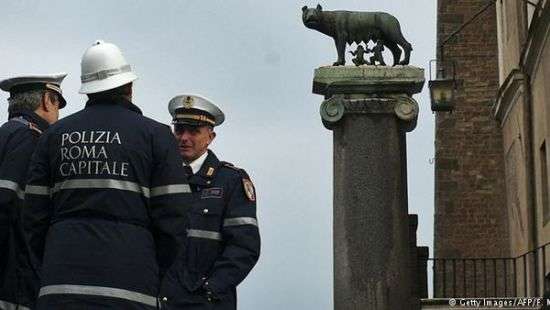 Двое украинцев пытались ограбить римского полицейского