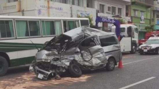 В Японии - страшное ДТП со школьным автобусом: есть погибший и много раненых