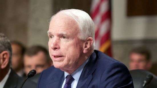 Помощница Трампа жестоко пошутила над больным раком сенатором Маккейном