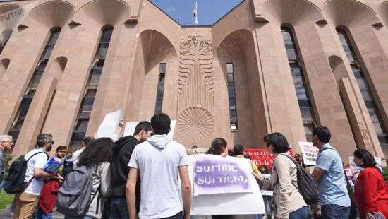 В Ереване снова протестуют: активисты требуют отставки генпрокурора