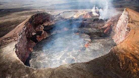 В жерло вулкана на Гавайах заглянул беспилотник - ВИДЕО