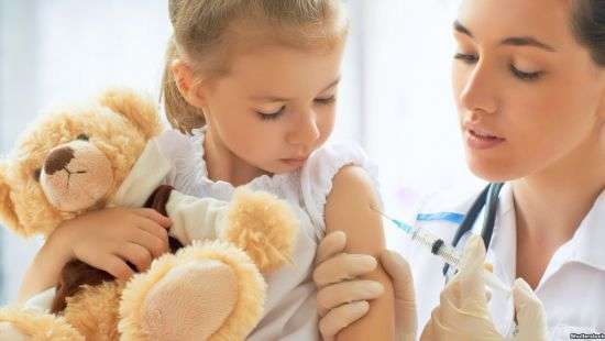 В Украине треть справок о прививках «липовые»