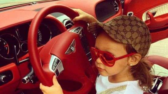 После Кубка дочь Павелко покрасовалась в красном Бентли (ФОТО)