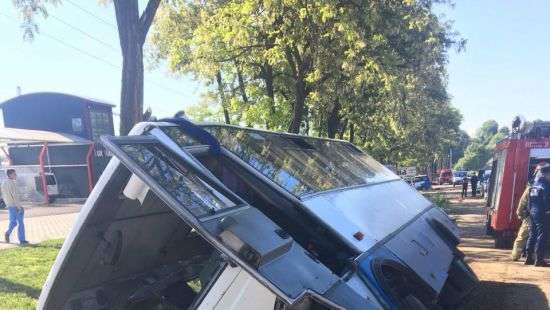 Под Черновцами перевернулся автобус «Черновцы-Глубокая», пострадали 11 человек (ФОТО)