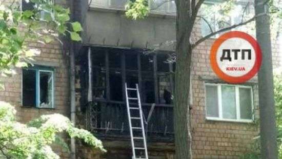 Масштабный пожар в Киеве: сгорели две квартиры, есть жертвы