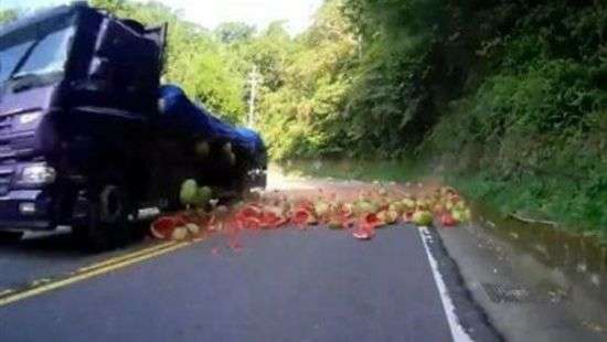 На ВИДЕО попала арбузное ДТП в Тайване