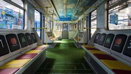 В киевском метро появился вагон - стадион