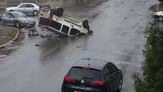 На ВИДЕО попало жуткое ДТП в Коломые