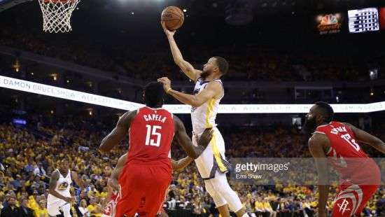 НБА. «Голден Стэйт» разгромно победил «Хьюстон», «Кливленд» обыграл «Бостон» в третьем матче серии