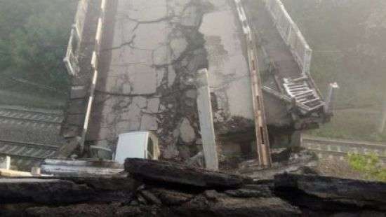 Появились ФОТО взорванного моста соединяющего дорогу из Луганска в Донецк