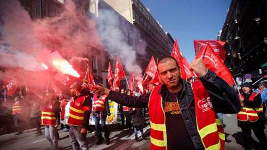 Во Франции госслужащие присоединились к масштабной забастовке
