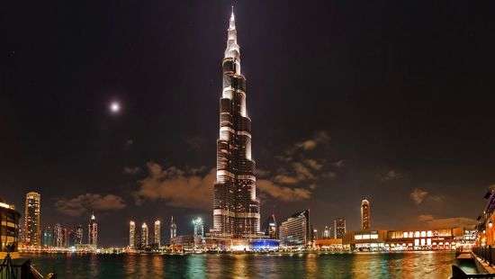 В Дубае самое высокое в мире здание украсили впечатляющей подсветкой в честь Рамадана (ВИДЕО)
