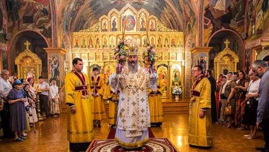 Известная певица променяла сцену на службу в храме