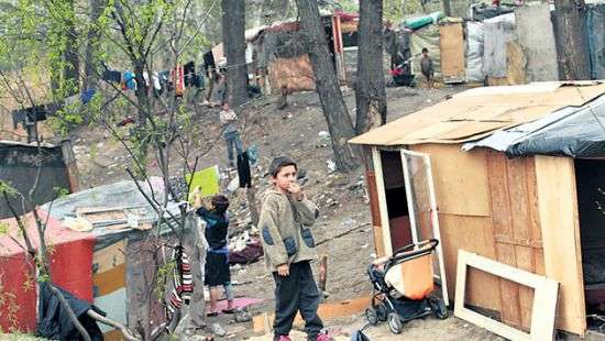 В Тернополе группа с битами разгромила цыганский лагерь