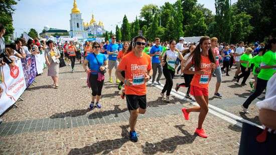 Оксана Гутцайт и Антон Равицкий проведут «Пробег под каштанами»