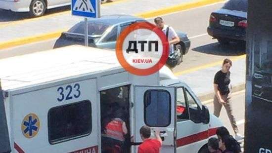 Роженицу, у которой отошли воды в аэропорту Жуляны, не пускали в больницу