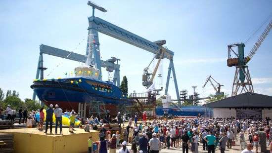 Порошенко о достижениях «НИБУЛОНа»: экономика растет благодаря таким локомотивам, как Вадатурский