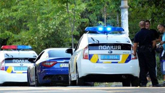 В Ивано-Франковске полиция привезла выпускника на ВНО с мигалками