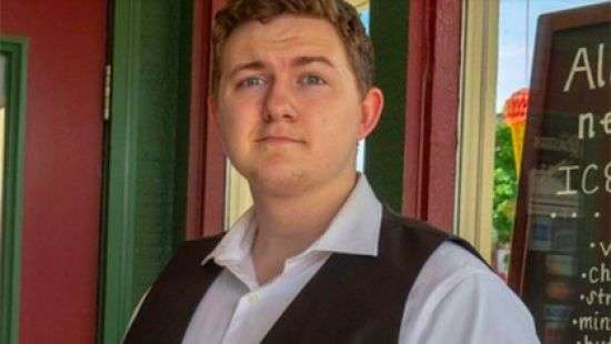 В США выпускник выставил свою школу на продажу за 12 000 долларов