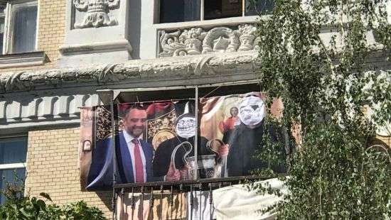 «Фото запрещены»: Павелко с кубком Лиги Чемпионов поселился на балконе на Прорезной