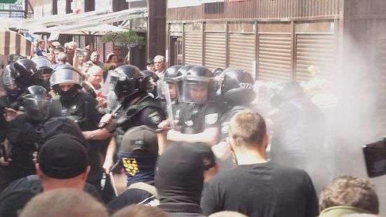 Избиение пенсионера на киевском рынке: неизвестные разгромили киоски подозреваемых