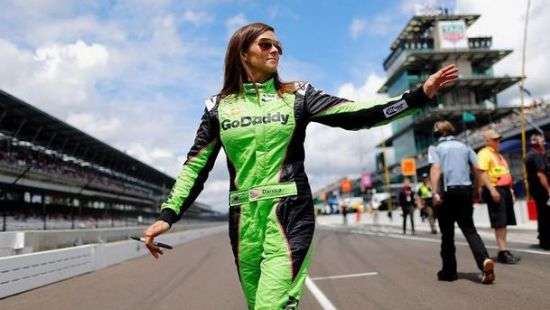 Известная гонщица в последней гонке врезалась в стену