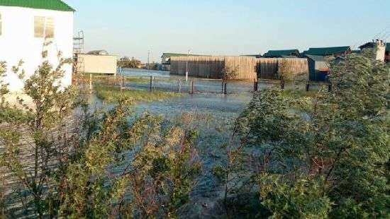 В Кирилловке из-за шторма затопило несколько баз отдыха - ФОТО, ВИДЕО