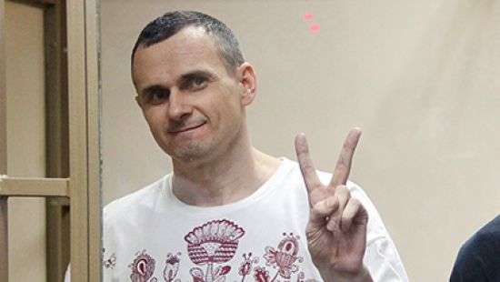 Голодающий Сенцов согласился на терапию