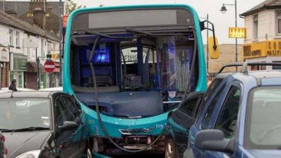 В Англии - ДТП с автобусом и 25 автомобилями: 14 человек пострадали