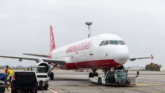 В Турции пассажир выпал из самолета и умер