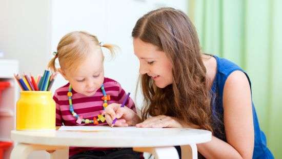 Украинским родителям начнут компенсировать 1500 грн на услуги няни