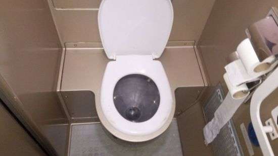 В украинских поездах станет существенно больше туалетной бумаги