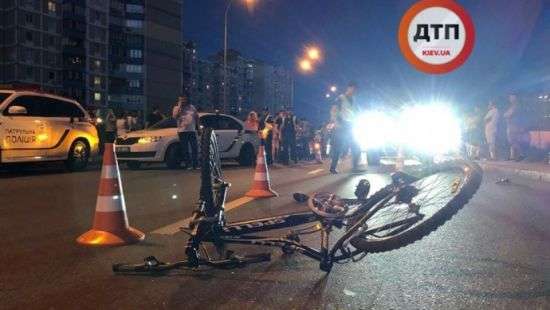 В Киеве на переходе полицейское авто сбило ребенка