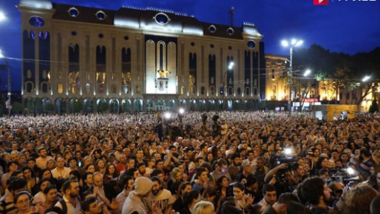 В Грузии требуют отставки правительства