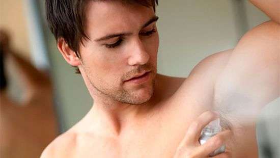 Врачи рассказали, о каких болезнях может говорить запах пота