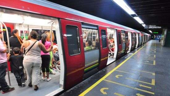 В Венесуэле метро сделали бесплатным из-за нехватки бумаги для билетов