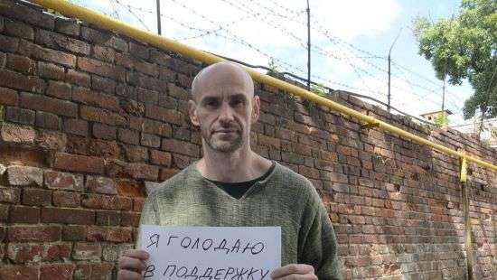 Российский журналист объявил голодовку в поддержку Сенцова