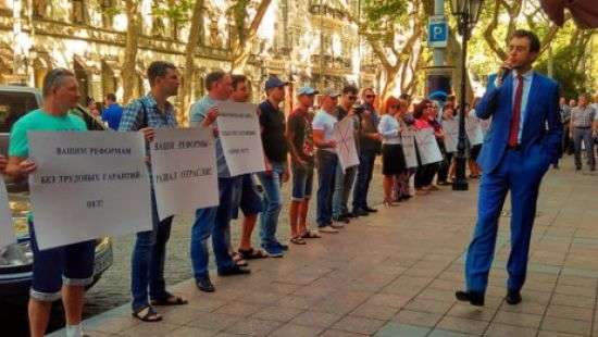 Работников порта «Черноморск» используют как пушечное мясо в войнах коррупционеров