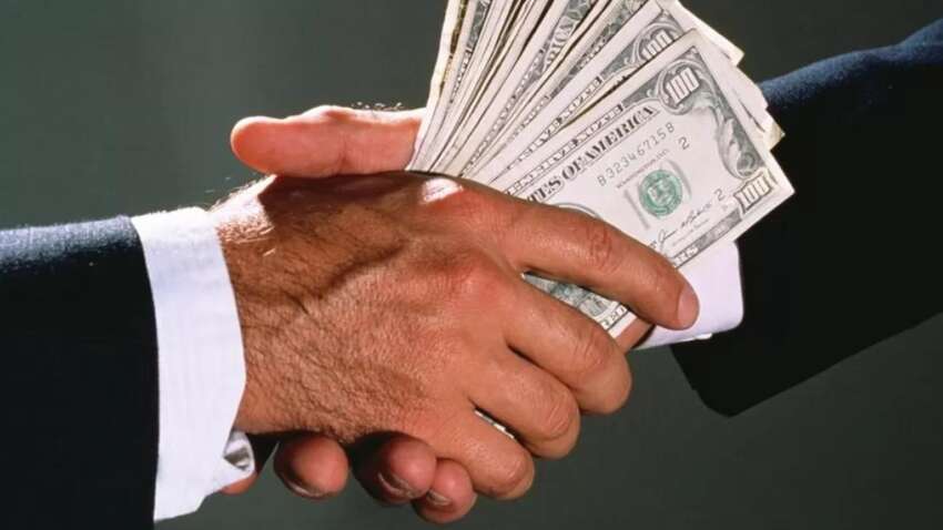 Що сталося з корупцією в Україні з лютого 2022 року: КМІС показав, що думають українці