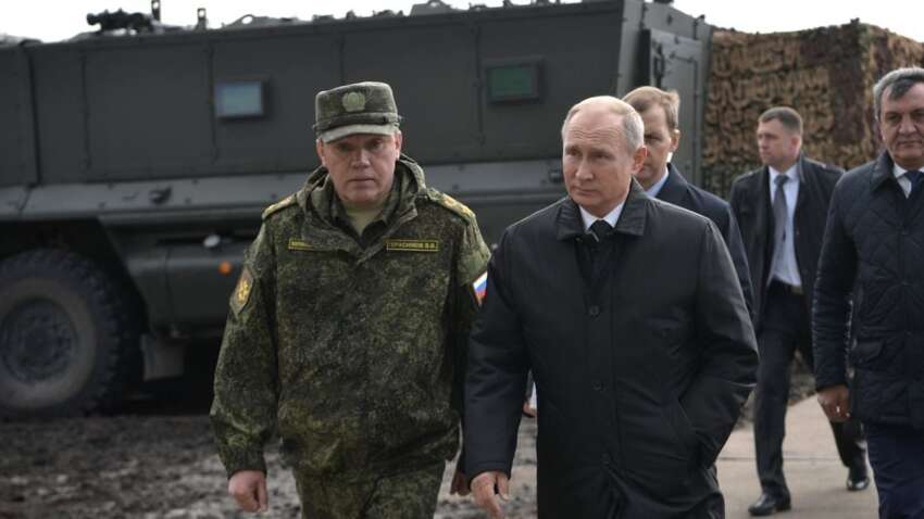 Герасимов доповів Путіну про наступ РФ: до якого міста наближаються окупанти Герасимов доповів Путіну про наступ РФ: до якого міста наближаються окупанти