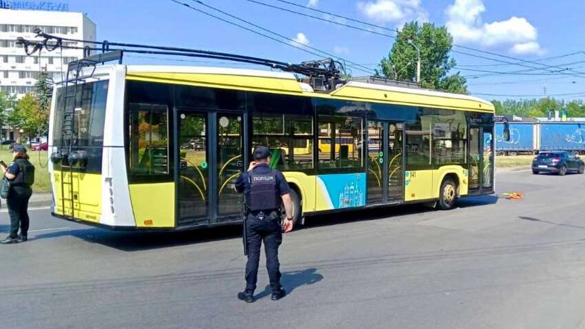 Во Львове водитель троллейбуса спас пассажиров от возможного взрыва: что обнаружили на дороге Во Львове водитель троллейбуса спас пассажиров от возможного взрыва: что обнаружили на дороге