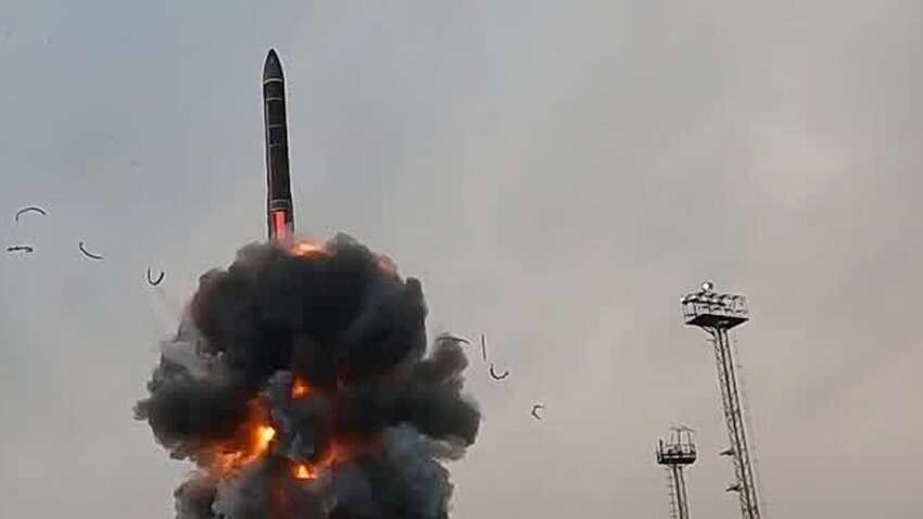 Лукашенко підтвердив рух російського комплексу «Орешник» у Білорусі: ядерна загроза стає мобільною